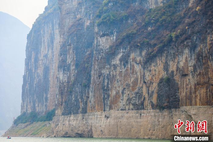 圖為瞿塘峽兩岸壯麗景致。　梁欽卿 攝