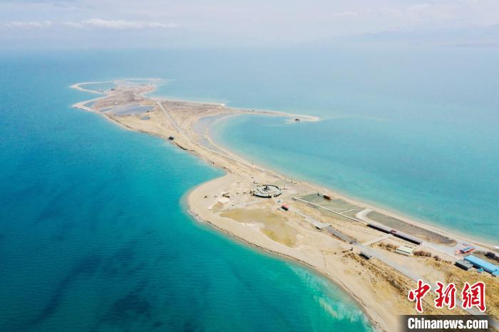 圖為青海湖?！±罱瓕?攝