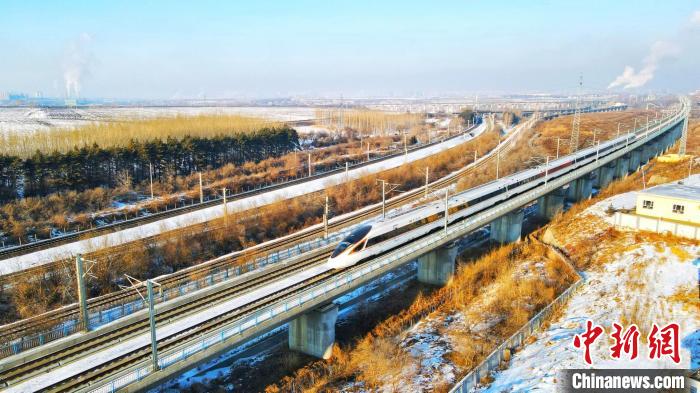 動(dòng)車組列車在運(yùn)行中?！」F提供