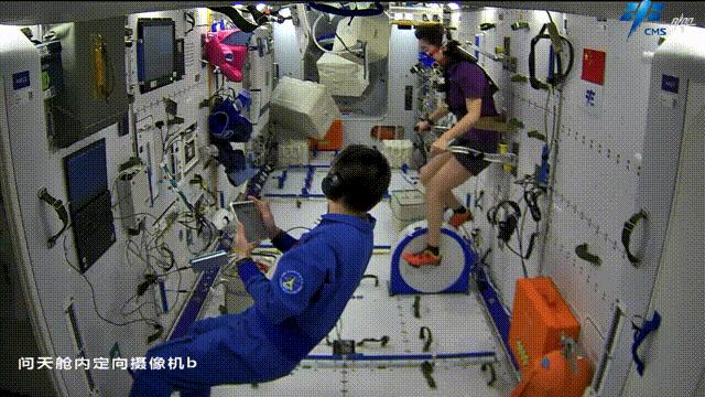 航天員在軌鍛煉。圖片來源：中國載人航天工程辦公室官方微信
