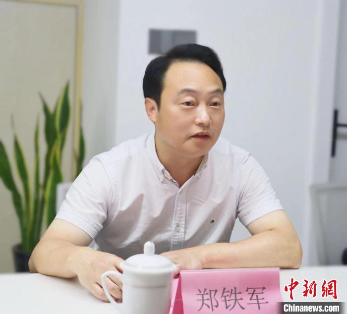 寧德市臺港澳辦主任鄭鐵軍講話?！窃式?攝