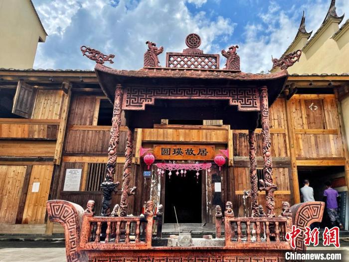臺灣上趣開新團隊入駐古田縣平湖鎮(zhèn)端上村，以“圓瑛法師故里”為主題打造愛國禪意村。　呂巧琴 攝
