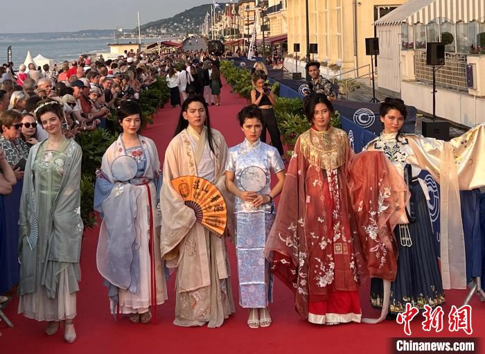當(dāng)?shù)貢r(shí)間6月16日，2023年卡布爾電影節(jié)中國(guó)日活動(dòng)舉行?！≈鬓k方供圖