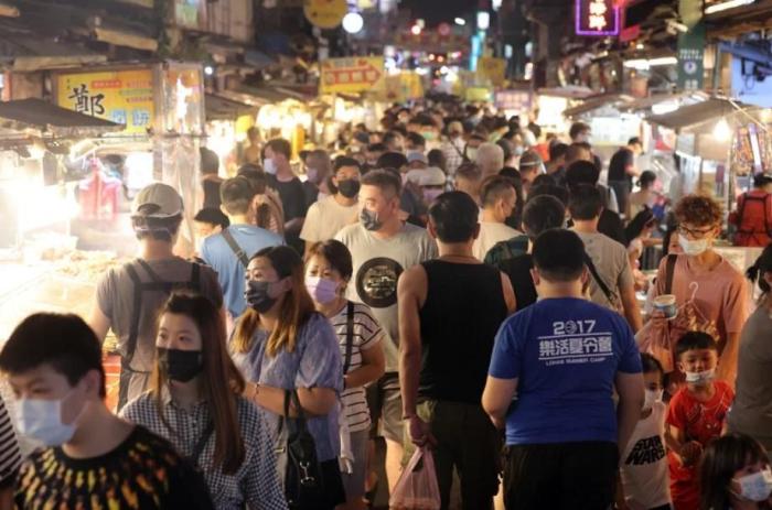 冰粉、雙皮奶、螺螄粉……臺(tái)網(wǎng)友發(fā)帖：臺(tái)灣街頭越來(lái)越多大陸小吃