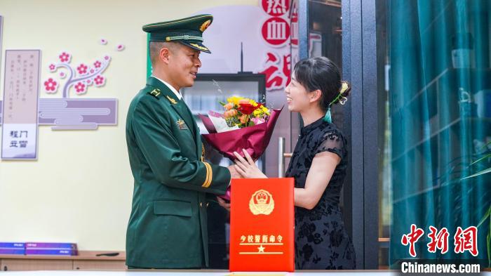 軍功章有你的一半?！堦愑?攝