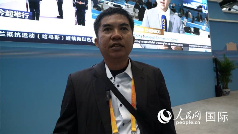 印尼《辛加朗綜合日?qǐng)?bào)》記者班邦·蘇利斯提奧（Bambang Sulistio）與記者交談。人民網(wǎng) 楊春燕攝