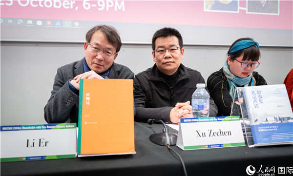 作家李洱、徐則臣分別以自己的作品為基礎(chǔ)，介紹了鄉(xiāng)土文學(xué)和城市文學(xué)。郭錦標(biāo)攝