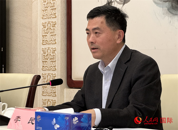 10月31日，歐美同學(xué)會(huì)秘書長(zhǎng)李民在第五屆中法文化論壇媒體吹風(fēng)會(huì)上講話。（人民網(wǎng) 謝瑩攝）