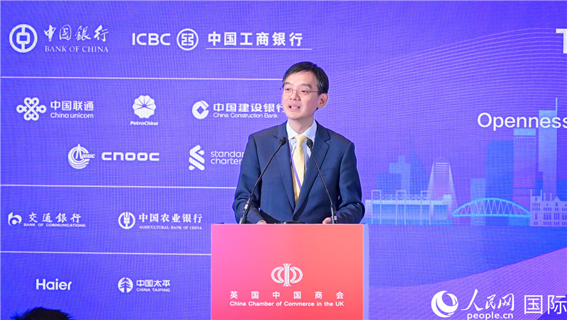 英國中國商會會長、中國銀行倫敦分行行長方文建 致歡迎辭。人民網(wǎng) 郭錦標(biāo)攝