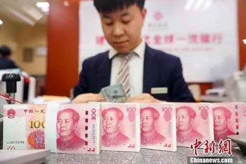 資料圖：銀行工作人員清點(diǎn)貨幣。<a target='_blank' href='/'><p  align=