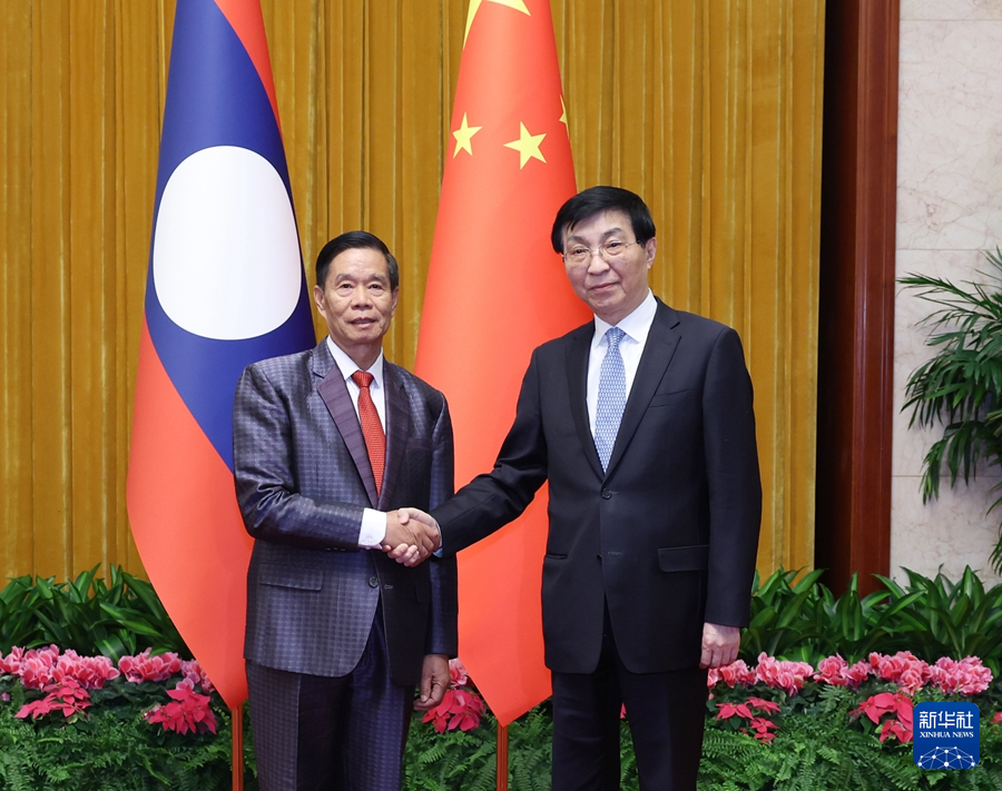 1月22日，中共中央政治局常委、全國政協(xié)主席王滬寧在北京會見老撾人民革命黨中央政治局委員、建國陣線中央委員會主席辛拉馮。新華社記者 王曄 攝