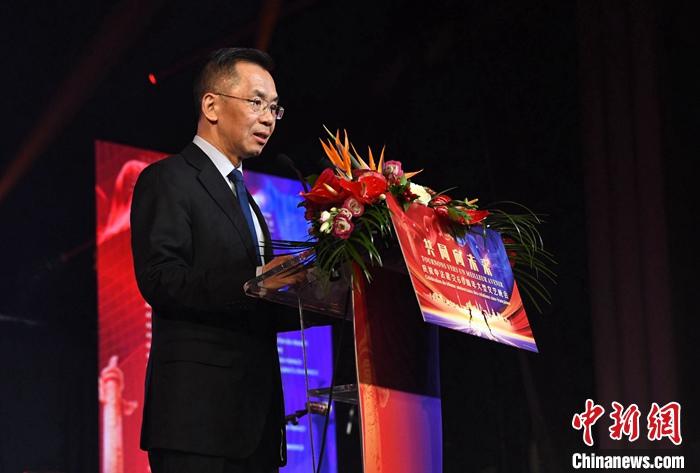 當(dāng)?shù)貢r間1月16日晚，以“共同向未來”為題的慶祝中法建交60周年大型文藝晚會在巴黎舉辦。中國駐法國大使盧沙野出席晚會并致辭。 <a target='_blank' href='/' _fcksavedurl='/'><p  align=