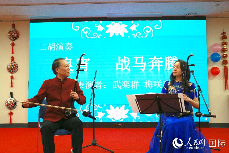 二胡合奏。人民網(wǎng) 許可攝