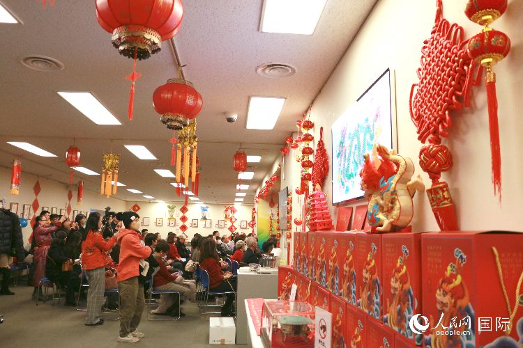 現(xiàn)場(chǎng)洋溢著濃郁的新春氛圍。人民網(wǎng) 許可攝