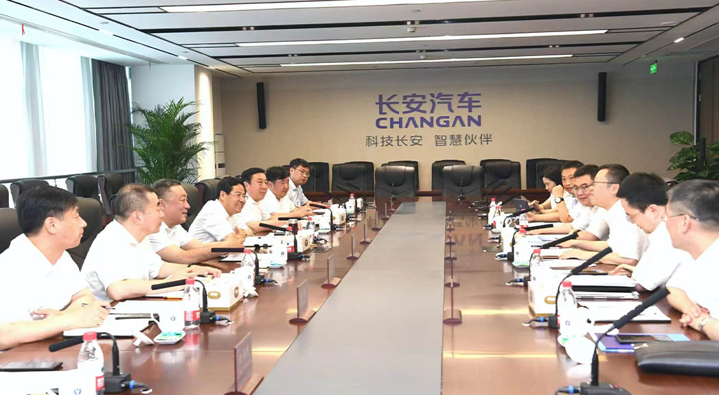 張濤帶隊赴重慶對接洽談項目。 白永民攝