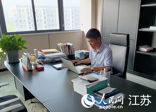 江蘇海安市2021年引進(jìn)的高端人才朱涼偉博士。人民網(wǎng)記者 王繼亮攝