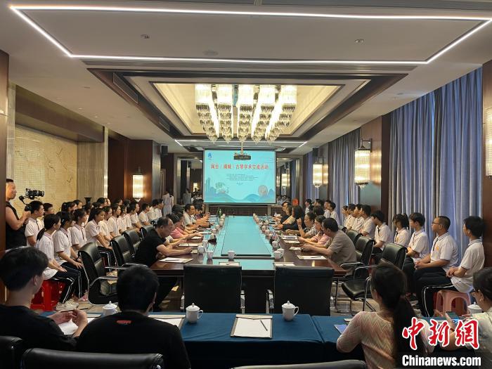 閩臺古琴技藝培訓交流活動同步舉行。　葉國寶 攝
