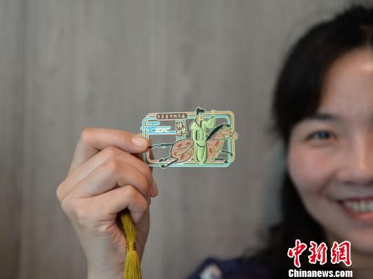 絲路主題餐廳內(nèi)推出的文創(chuàng)產(chǎn)品。　鐘欣 攝