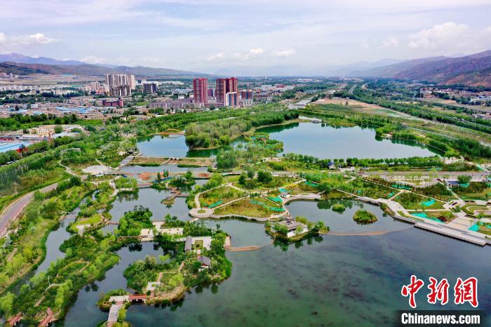 西北城市西寧立生態(tài)文明高地新典范：“一城山水、百園千姿”