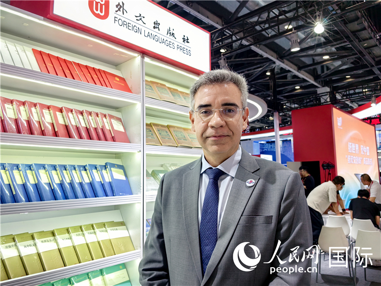 巴西東進(jìn)出版社社長高文勇接受人民網(wǎng)專訪。人民網(wǎng)記者 符園園攝