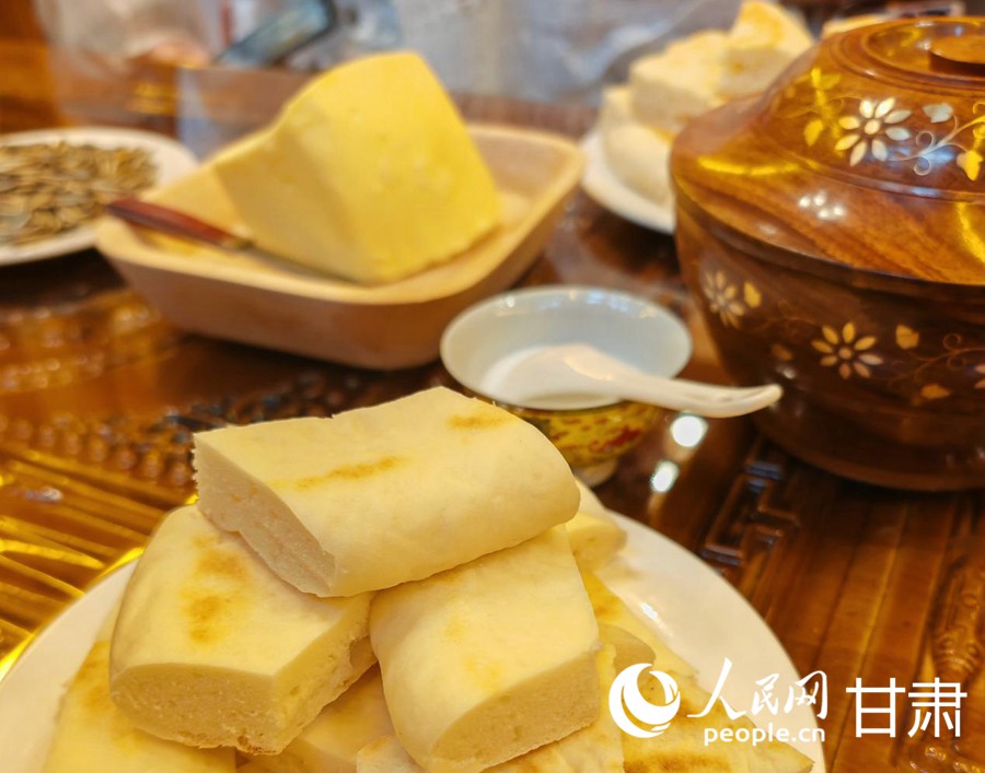 藏式餐點。人民日報記者 銀燕攝