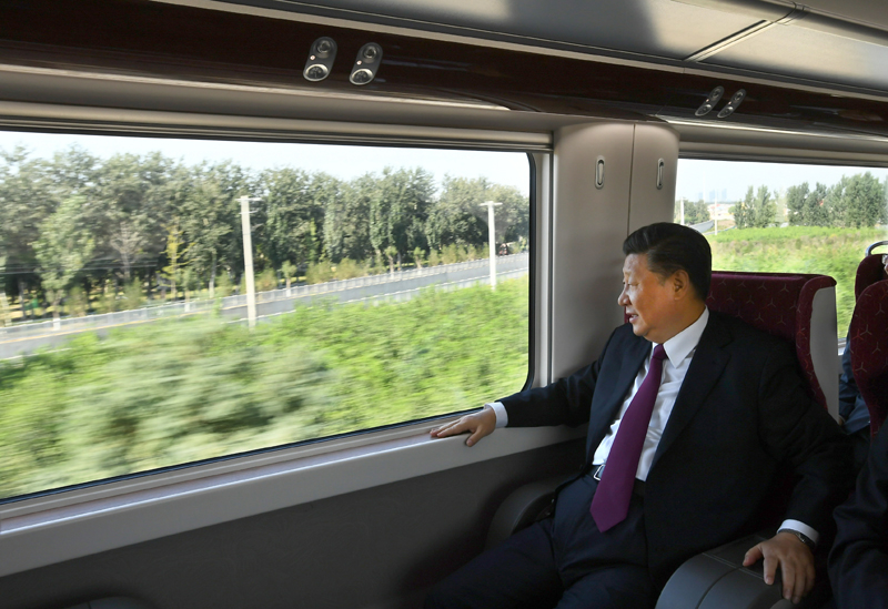 2019年9月25日，習(xí)近平總書記乘坐軌道列車前往北京大興國際機(jī)場。
