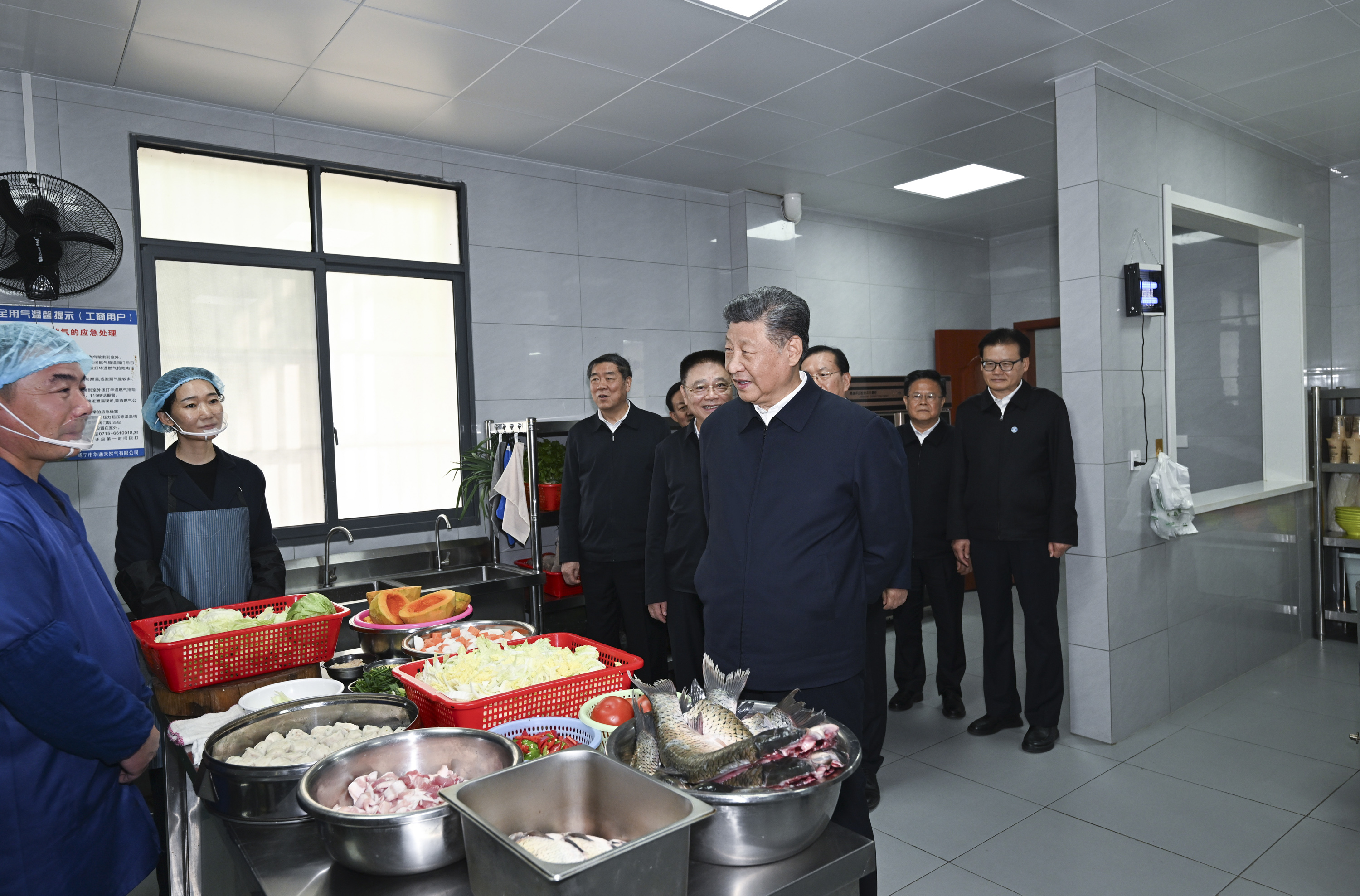 2024年11月5日，習(xí)近平總書記在湖北省咸寧市嘉魚縣潘家灣鎮(zhèn)四邑村考察。
