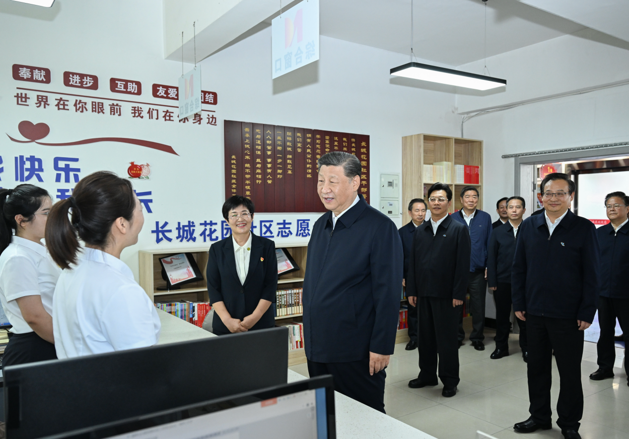 2024年6月19日，習(xí)近平總書記來到寧夏銀川市金鳳區(qū)長城花園社區(qū)考察。