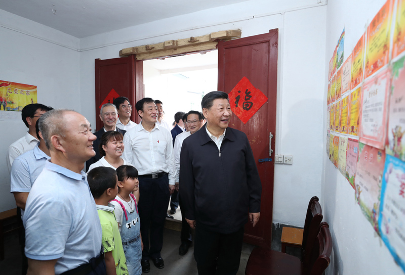 2019年5月20日，習(xí)近平總書記在江西省贛州市于都縣梓山鎮(zhèn)潭頭村看望村民孫觀發(fā)一家人。