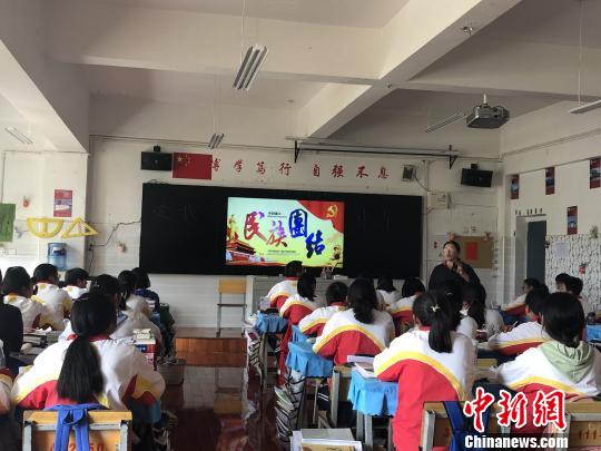 云南藏區(qū)：多民族文化進校園受學(xué)生歡迎