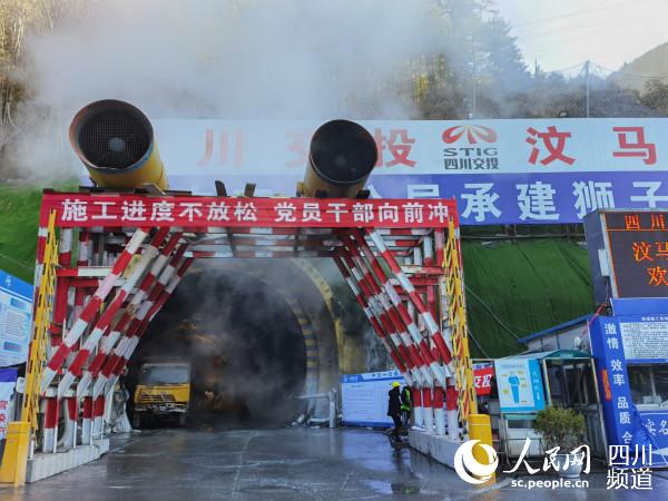 獅子坪隧道口。郭瑩 攝
