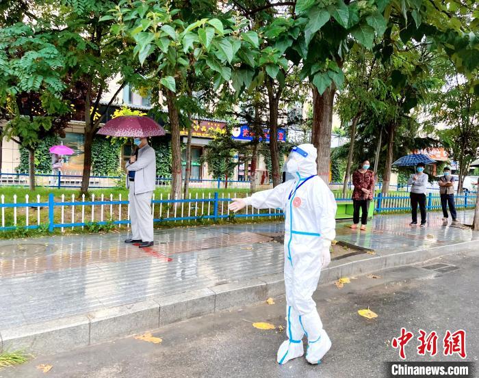 高原小城青海尖扎抗疫見聞：柔肩亦可擔(dān)重任，夫妻檔聞令而動(dòng)
