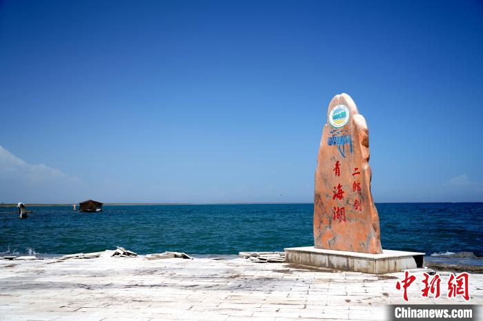圖為青海湖景區(qū)一角?！O睿 攝