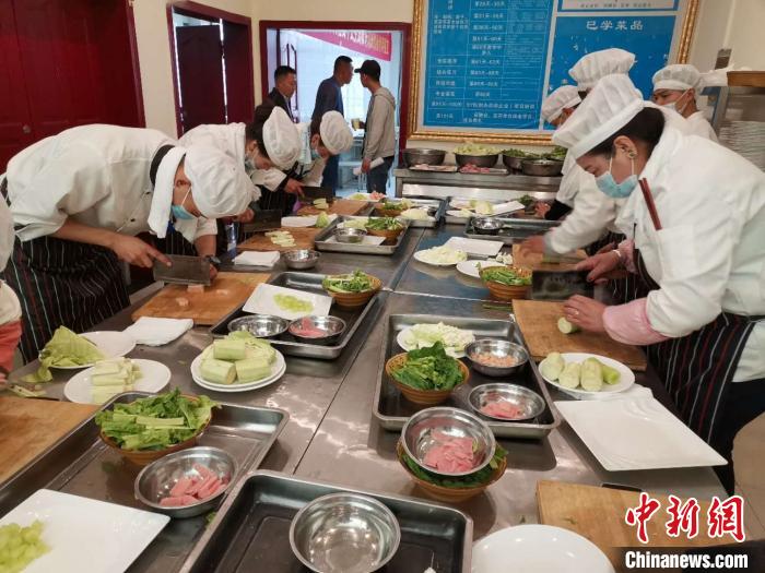 拉薩聚焦高校畢業(yè)生、農(nóng)牧民就業(yè)任務(wù)指標(biāo)均超額完成
