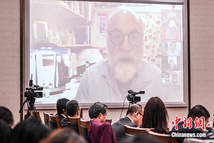 5月16日，由中國社會科學院西藏智庫、中國社會科學院民族學與人類學研究所主辦的第五屆西藏智庫國際論壇在北京舉行。美國紐約州立大學教授譚·戈倫夫在主旨演講中表示，自20世紀80年代以來，西方學者對西藏研究的范圍逐漸擴大，但西藏的語言和宗教仍然是最吸引西方學者的研究領(lǐng)域。 <a target='_blank' ><p  align=