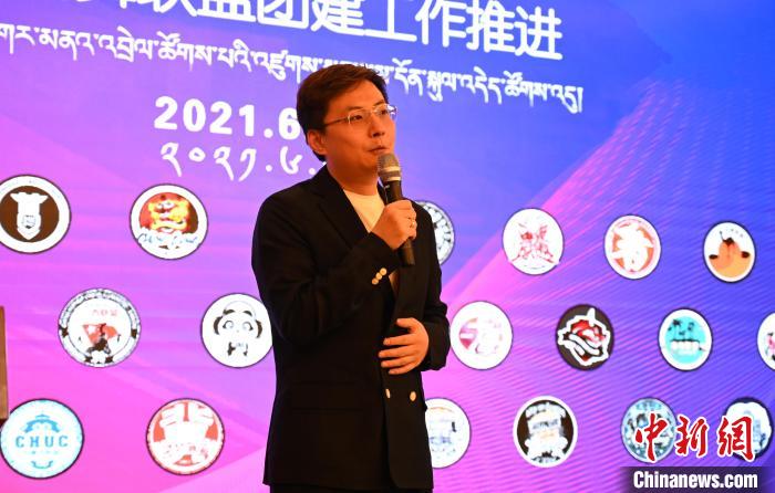 圖為中國舞蹈家協(xié)會街舞委員會常務(wù)副主任、秘書長夏銳致辭。　趙朗 攝