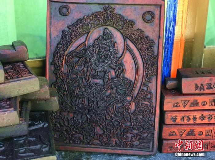 圖為普松雕刻技藝傳承人嘎瑪曲扎創(chuàng)作的雕刻作品。 <a target='_blank' ><p  align=