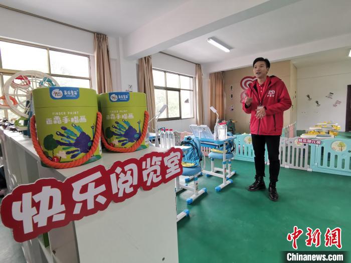 拉薩市堆龍德慶區(qū)幫普村的“心路文化空間”設(shè)有舒適的閱覽室?！≮w延 攝
