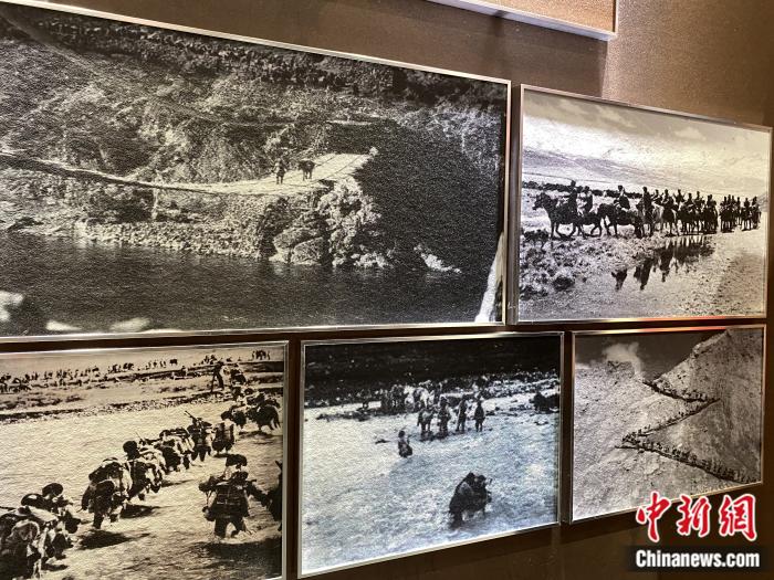 紅樓內(nèi)展廳，圖為昌都戰(zhàn)役中的人民解放軍。彭寧鈴 攝
