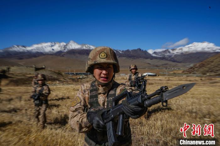 西藏山南軍分區(qū)某團(tuán)開展“征戰(zhàn)練兵場(chǎng)”系列活動(dòng)