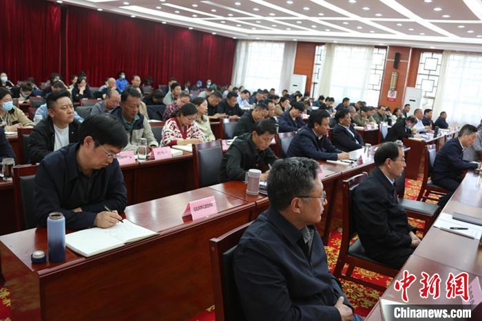 圖為專題黨課現(xiàn)場(chǎng)。　貢桑拉姆 攝
