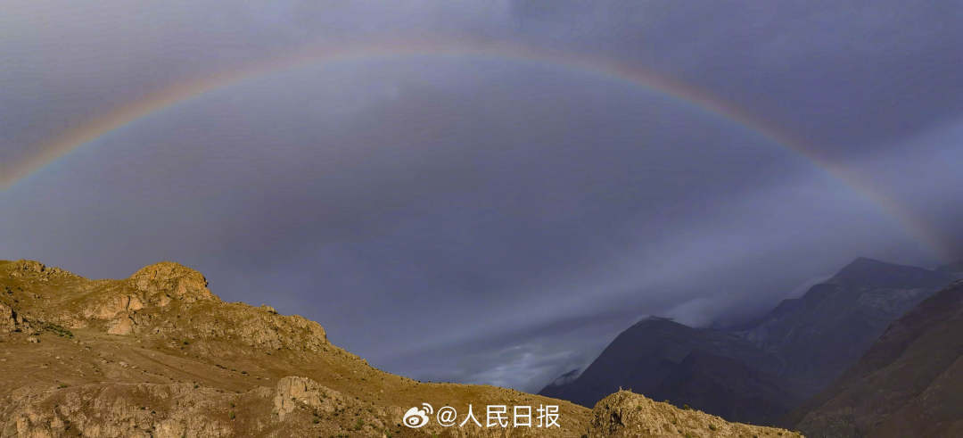 接好運！青藏高原現(xiàn)巨大彩虹橋