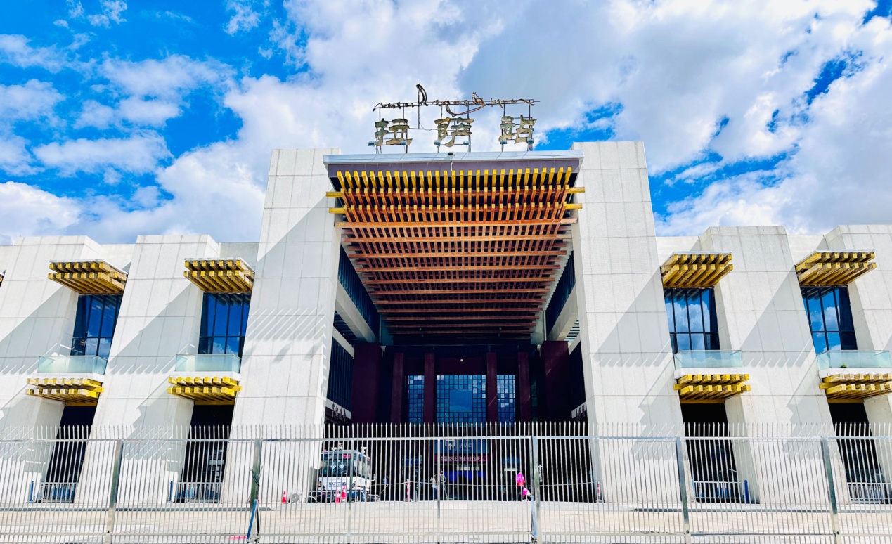拉薩火車站。人民網(wǎng)記者 益西康珠攝